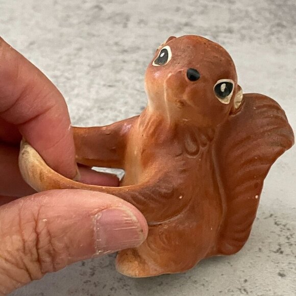 Vintage Squirrel Holding Acorn Salt Pepper Shakers Brown Hand-Painted Ceramic - Picture 5 of 10